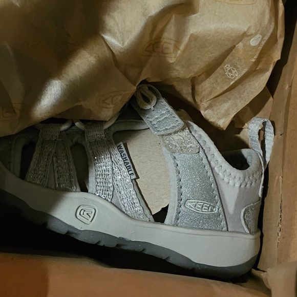 KEEN Baby Toddler Flat And Flexible Lightweighr Moxie Sandals Silver Size 5 NWT - Picture 6 of 8